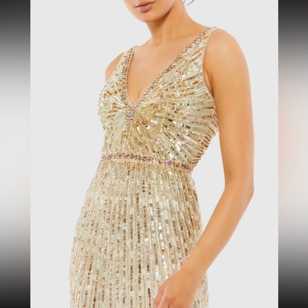 SOLD. New Mac Duggal Gold Sequin Embellished Evening Gown size 4 - Picture 3 of 17